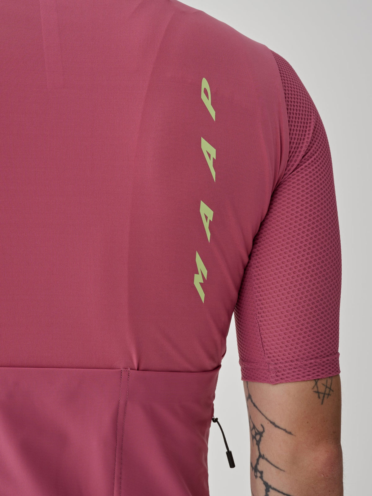 MAAP Evade Pro Base Jersey 2.0 in Mauve, collar and zip detail