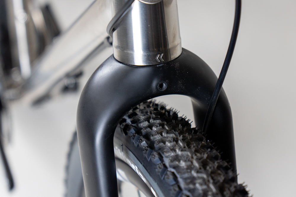 Curve Big Kev V2, gravel bike fork and mounting points