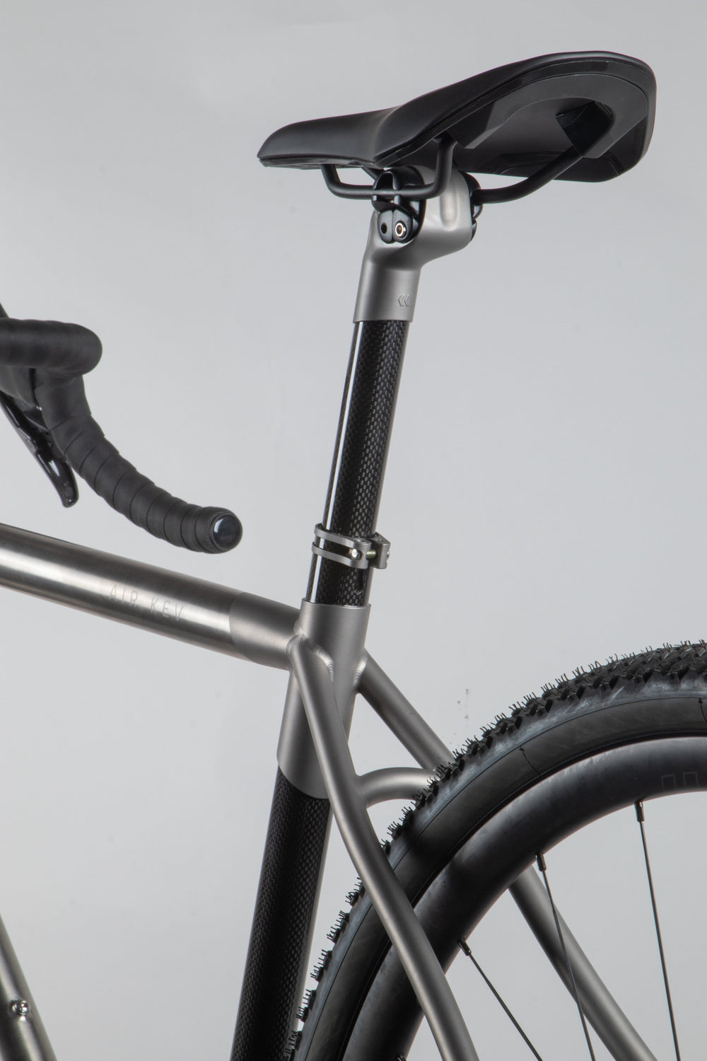 Curve AIR Kev, gravel bike front three quarter